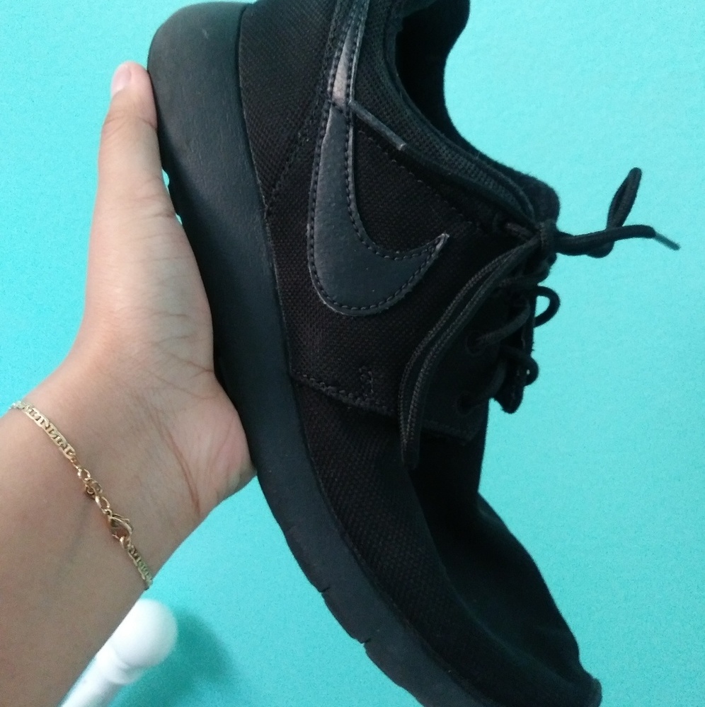 NIKE ROSHE RUNS❤